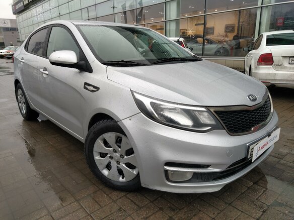 2017 Kia Rio III Рестайлинг, серебристый