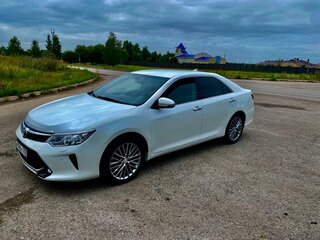 2015 Toyota Camry VII (XV50) Рестайлинг, белый, 2150000 рублей, вид 2