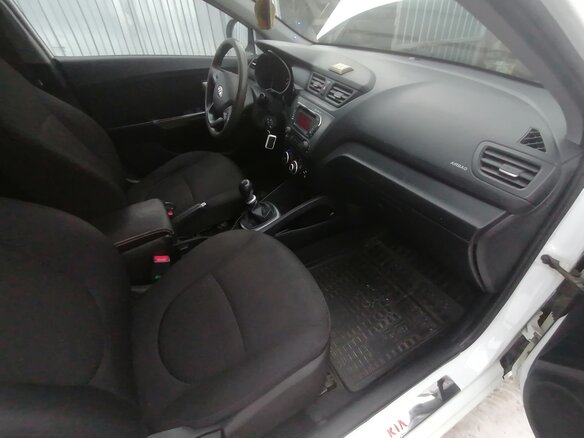 2013 Kia Rio 5-speed III, белый, 985000 рублей - вид 14