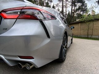 2021 Toyota Camry US Market VIII (XV70) Рестайлинг, серебристый, 3250000 рублей, вид 1