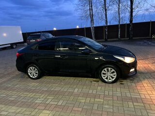 2019 Hyundai Solaris II, чёрный, 915000 рублей, вид 3