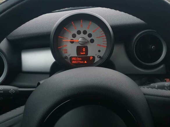 2013 Mini Hatch Cooper II (R56) Рестайлинг, красный - вид 4