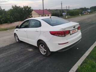 2015 Kia Rio III Рестайлинг, белый, 1050000 рублей, вид 5