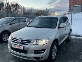 2008 Volkswagen Touareg I Рестайлинг, бежевый, 1690000 рублей, вид 1
