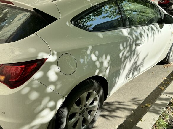 2014 Opel Astra GTC J Рестайлинг, белый, 1100000 рублей - вид 3