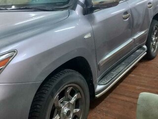 2010 Lexus LX 570 III, серебристый, 5000000 рублей, вид 3