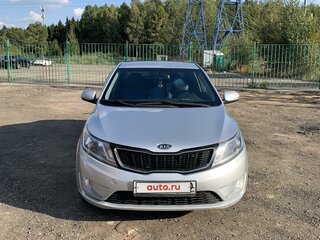 2011 Kia Rio 4-speed III, серебристый, 900000 рублей, вид 1
