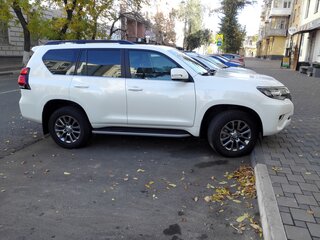 2017 Toyota Land Cruiser Prado 150 Series Рестайлинг 2, белый, 5500000 рублей, вид 1