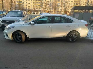 2021 Kia Cerato IV Рестайлинг, белый, 2000000 рублей, вид 4