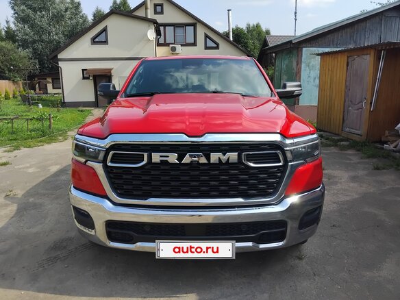 2025 Ram 1500 Crew Cab eTorque V Рестайлинг, красный, 5500000 рублей