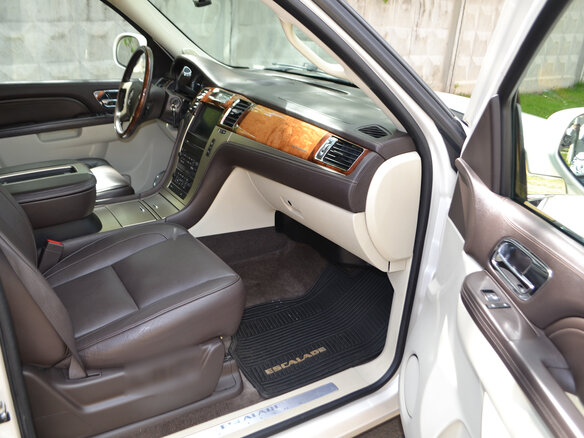 2012 Cadillac Escalade III, белый - вид 2