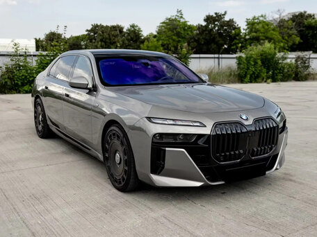 2025 BMW 7 серии 740i xDrive VII (G70), серый, 12840000 рублей, вид 2
