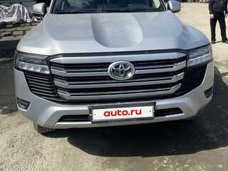 2022 Toyota Land Cruiser 300 Series, серебристый, 9850000 рублей, вид 1