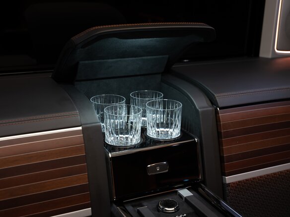 2026 Mercedes-Benz V-Класс Extra Long 300 d экстра длинный III (W447) Рестайлинг 2, чёрный, 49900000 рублей - вид 15