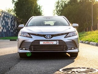 2020 Toyota Camry US Market VIII (XV70), серебристый, 2300000 рублей, вид 3
