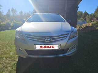 2015 Hyundai Solaris I Рестайлинг, серебристый, 1120000 рублей, вид 3