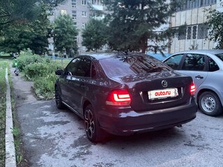 2017 Volkswagen Polo V Рестайлинг, серый, 999995 рублей, вид 4