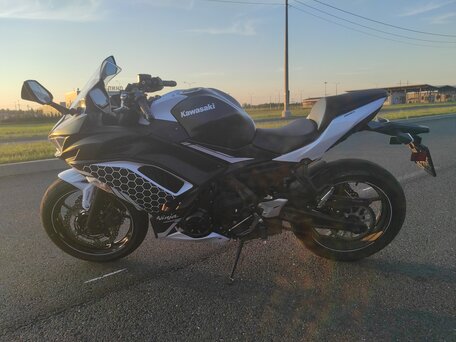 2020 Kawasaki Ninja 650, белый, 1099000 рублей, вид 3