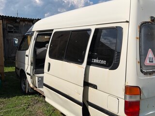 2004 Toyota Regius Ace H200, белый, 650000 рублей, вид 2