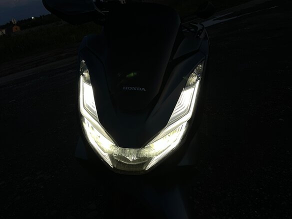 2021 Honda PCX 125, серый, 305000 рублей - вид 4