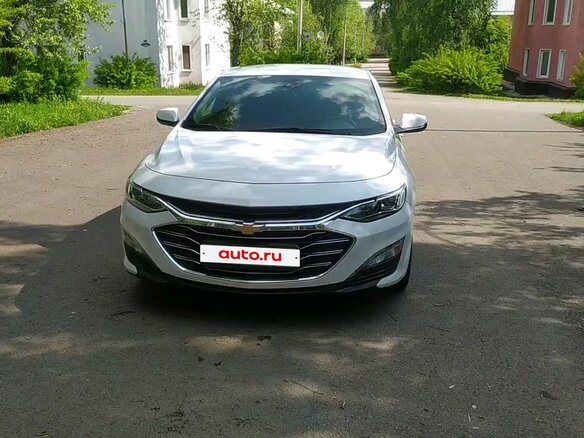 2019 Chevrolet Malibu IX Рестайлинг, белый, 2100000 рублей - вид 2