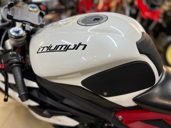 2014 Triumph Daytona 675, белый - вид 12