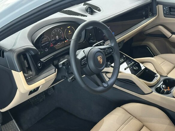 2026 Porsche Cayenne Coupé III Рестайлинг, серый - вид 2