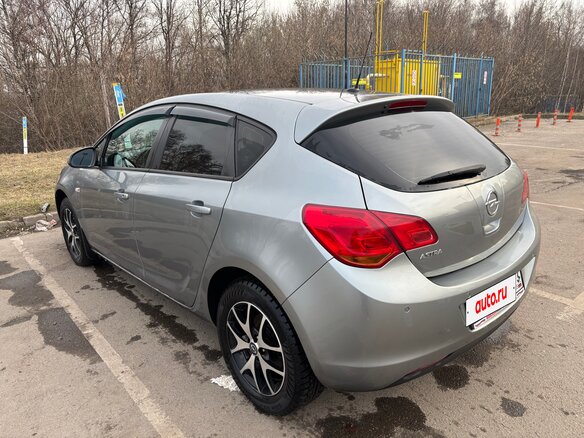 2011 Opel Astra J, серебристый, 600000 рублей - вид 2