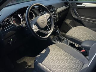 2021 Volkswagen Tiguan II Рестайлинг, чёрный, 2900000 рублей, вид 5