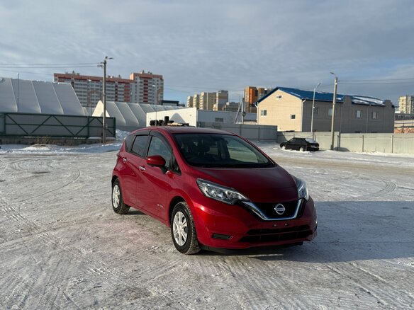 2017 Nissan Note e-Power II Рестайлинг, красный, 1150000 рублей - вид 5