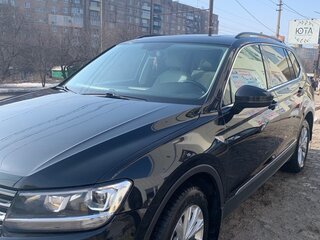 2017 Volkswagen Tiguan Allspace II, чёрный, 2350000 рублей, вид 1