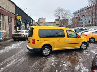 2017 Volkswagen Caddy Maxi IV, жёлтый, 1250000 рублей, вид 2