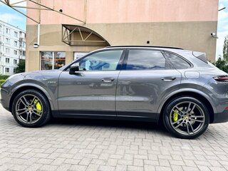 2019 Porsche Cayenne E-Hybrid III, серый, 6600000 рублей, вид 1