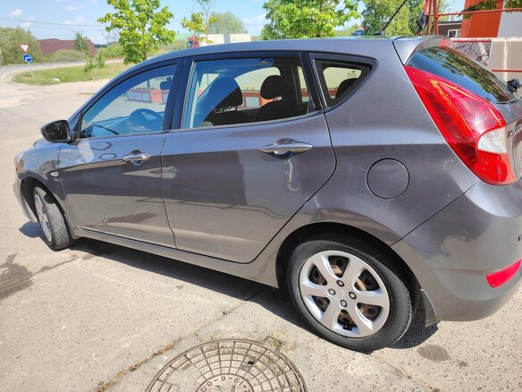 2012 Hyundai Solaris I, чёрный, 750000 рублей - вид 4