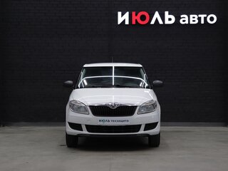 2013 Skoda Fabia II Рестайлинг, белый, 600000 рублей, вид 2