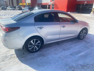2018 Kia Rio IV, серебристый, 1500000 рублей, вид 5