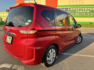 2018 Honda Freed II, красный, 1455000 рублей, вид 2