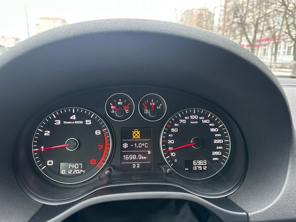 2009 Audi A3 II (8P) Рестайлинг 2, красный, 850000 рублей - вид 7