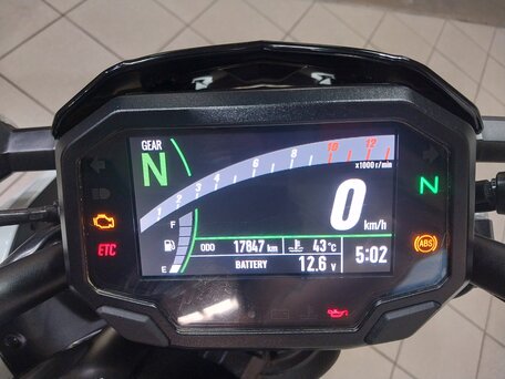 2022 Kawasaki Z 650, чёрный, 749000 рублей, вид 5