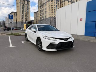 2021 Toyota Camry VIII (XV70) Рестайлинг, белый, 3050000 рублей, вид 2