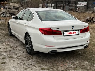 2019 BMW 5 серии 540i xDrive VII (G30/G31/G38), белый, 5000000 рублей, вид 3