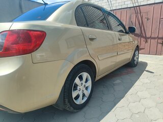 2010 Kia Rio II Рестайлинг, бежевый, 560000 рублей, вид 4