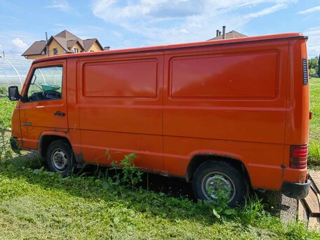 1995 Mercedes-Benz MB 100, красный, 260000 рублей, вид 4