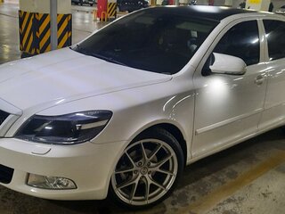 2011 Skoda Octavia II (A5) Рестайлинг, белый, 1600000 рублей, вид 5