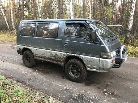 1992 Mitsubishi Delica III, серый, 500000 рублей - вид 3
