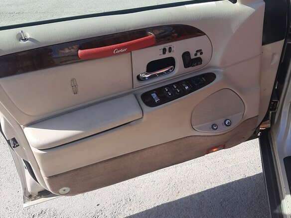 1999 Lincoln Town Car III, бежевый, 3000000 рублей - вид 14
