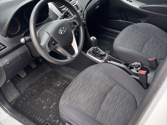 2015 Hyundai Solaris I Рестайлинг, белый, 990000 рублей - вид 8