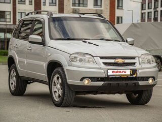 2012 Chevrolet Niva I Рестайлинг, серебристый, 585000 рублей, вид 3