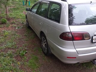 2001 Toyota Caldina II Рестайлинг, серебристый, 690000 рублей, вид 4