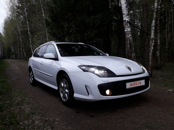 2010 Renault Laguna III, белый - вид 2